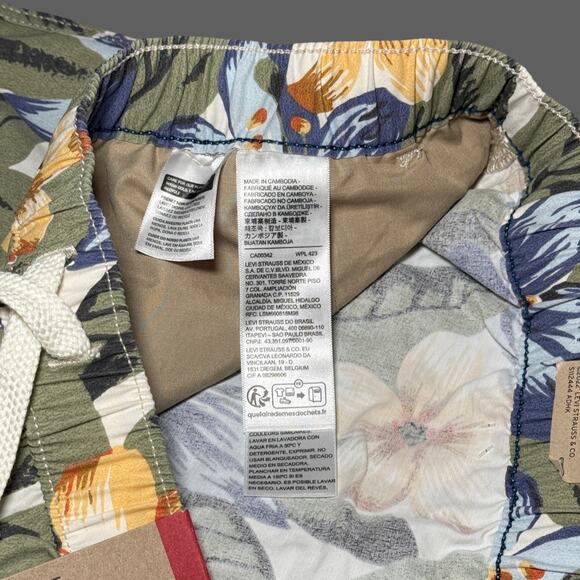 Levi's® Xx Chino Easy 6" Men's Shorts Tropical Print Size XL NWT - Picture 4 of 7